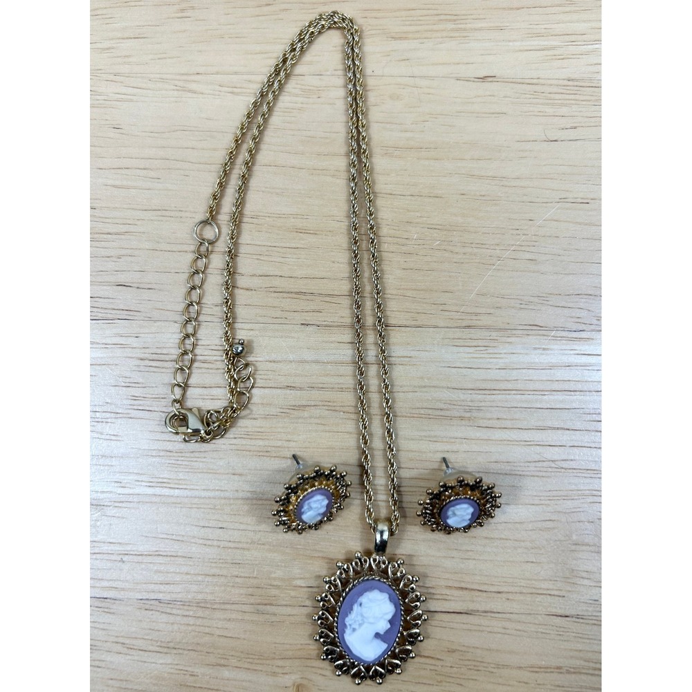 VTG Laila Rowe Cameo Jewelry Set White on Purple Filigree Necklace Earrings